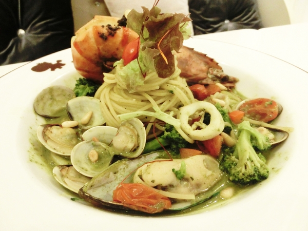 OyamiCaf'e(新埔店)：【新北@板橋】OyamiCaf'e(新埔店) 板橋美食/ 捷運新埔站 / 下午茶  / 鬆餅、義大利麵