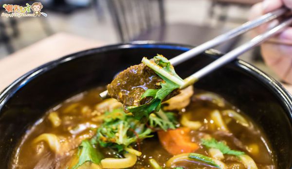 口力口里迷人咖哩燒飯專門(豐原愛買店)：口力口里 ~迷人咖哩燒飯專門~ 咖哩控不能錯過的平價咖哩餐廳