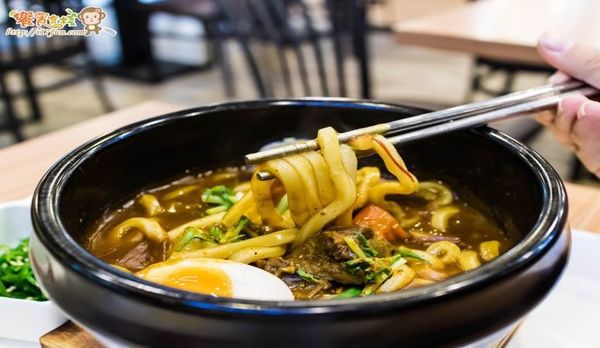 口力口里迷人咖哩燒飯專門(豐原愛買店)：口力口里 ~迷人咖哩燒飯專門~ 咖哩控不能錯過的平價咖哩餐廳