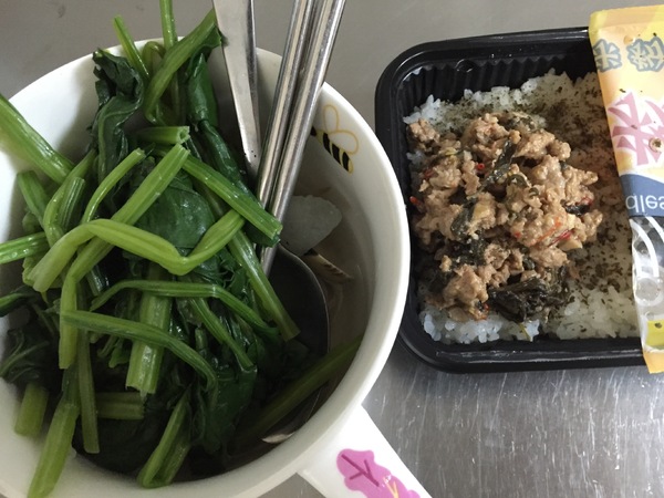 明誠炒米粉：[宅配]明誠炒米粉-接單現做的冷凍宅配美食，還有手工炒麵和打拋豬肉飯，方便又美味!