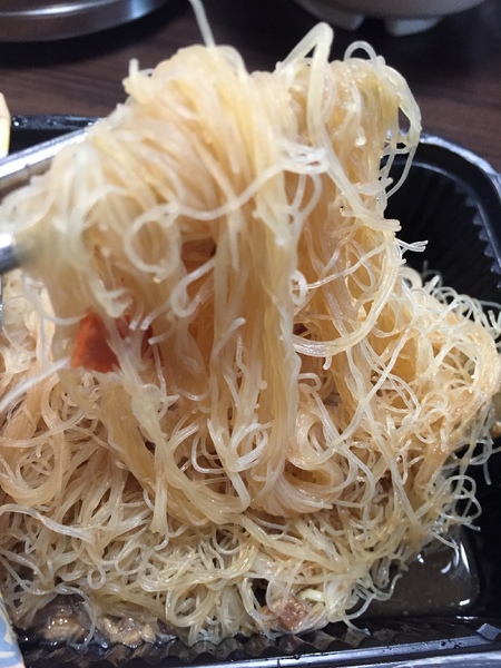 明誠炒米粉：[宅配]明誠炒米粉-接單現做的冷凍宅配美食，還有手工炒麵和打拋豬肉飯，方便又美味!