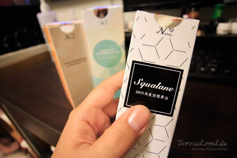 保養 / 三重玻尿酸及角鯊烷全方位保濕組合，採用日本、德國原料，安全天然的各種萃取精華，全方位照護各種肌膚。