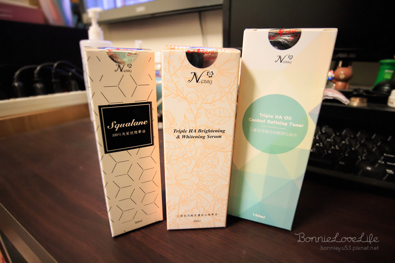 保養 / 三重玻尿酸及角鯊烷全方位保濕組合，採用日本、德國原料，安全天然的各種萃取精華，全方位照護各種肌膚。