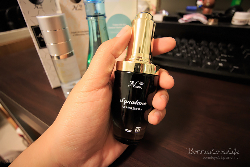 保養 / 三重玻尿酸及角鯊烷全方位保濕組合，採用日本、德國原料，安全天然的各種萃取精華，全方位照護各種肌膚。