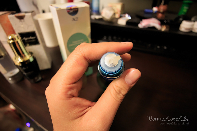 保養 / 三重玻尿酸及角鯊烷全方位保濕組合，採用日本、德國原料，安全天然的各種萃取精華，全方位照護各種肌膚。