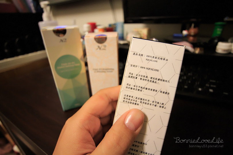 保養 / 三重玻尿酸及角鯊烷全方位保濕組合，採用日本、德國原料，安全天然的各種萃取精華，全方位照護各種肌膚。