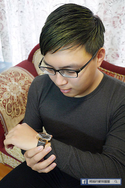 型男必備【SUN&H變色髮蠟】宅男大變身～瞬間變型男。魔幻造型髮臘。不油、不易掉色