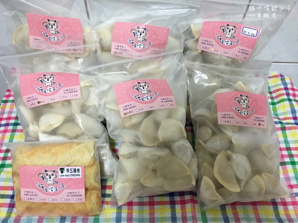 貓咪啃餃子：貓咪啃餃子│網購宅配水餃，使用松阪豬與後腿肉，手工製作不含添加物，一顆不到4塊錢的親民價格
