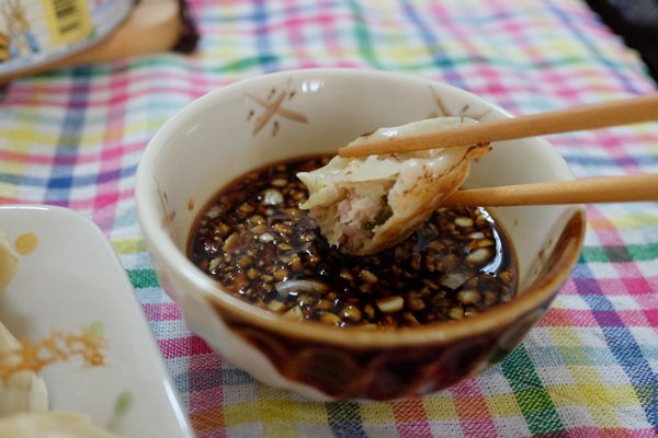 貓咪啃餃子：貓咪啃餃子│網購宅配水餃，使用松阪豬與後腿肉，手工製作不含添加物，一顆不到4塊錢的親民價格