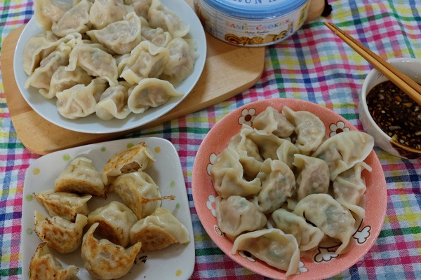 貓咪啃餃子：貓咪啃餃子│網購宅配水餃，使用松阪豬與後腿肉，手工製作不含添加物，一顆不到4塊錢的親民價格