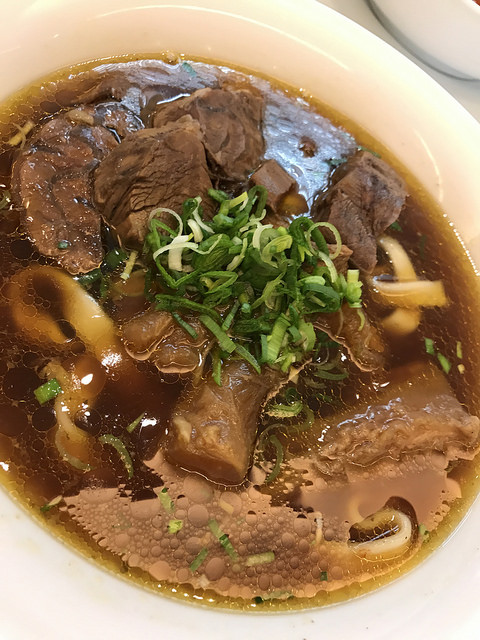 台灣小吃牛肉麵
