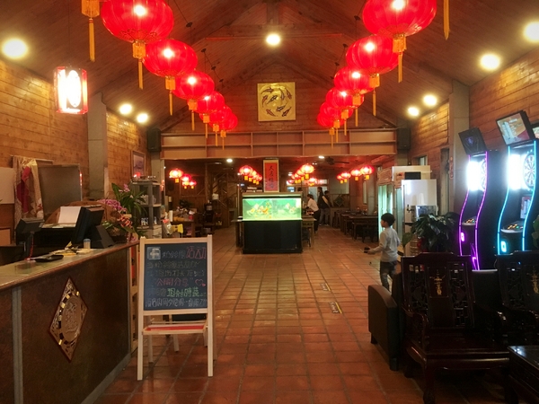 活跳跳活蝦餐廳：【桃園市】活跳跳活蝦餐廳 / 桃園市 / 活蝦料理 / 海鮮餐廳 內附小孩遊樂區、飛鏢機、停車場