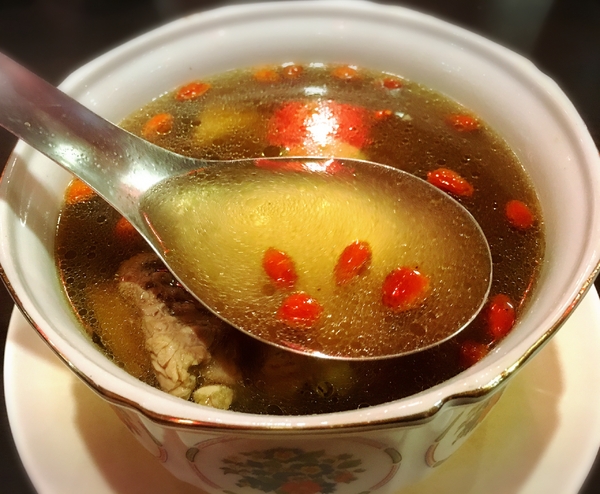 活跳跳活蝦餐廳：【桃園市】活跳跳活蝦餐廳 / 桃園市 / 活蝦料理 / 海鮮餐廳 內附小孩遊樂區、飛鏢機、停車場