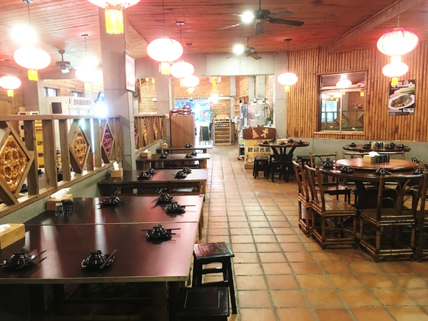 活跳跳活蝦餐廳：【桃園市】活跳跳活蝦餐廳 / 桃園市 / 活蝦料理 / 海鮮餐廳 內附小孩遊樂區、飛鏢機、停車場