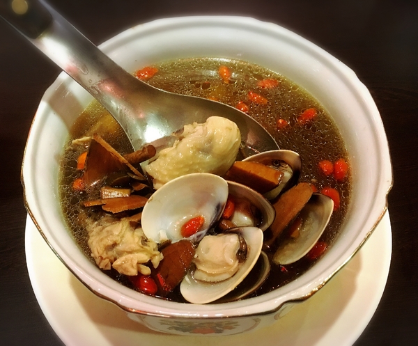 活跳跳活蝦餐廳：【桃園市】活跳跳活蝦餐廳 / 桃園市 / 活蝦料理 / 海鮮餐廳 內附小孩遊樂區、飛鏢機、停車場