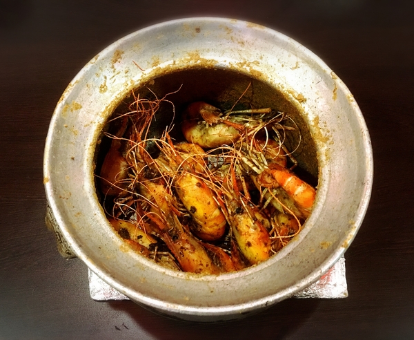 活跳跳活蝦餐廳：【桃園市】活跳跳活蝦餐廳 / 桃園市 / 活蝦料理 / 海鮮餐廳 內附小孩遊樂區、飛鏢機、停車場