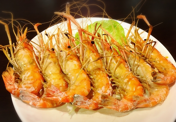 活跳跳活蝦餐廳：【桃園市】活跳跳活蝦餐廳 / 桃園市 / 活蝦料理 / 海鮮餐廳 內附小孩遊樂區、飛鏢機、停車場