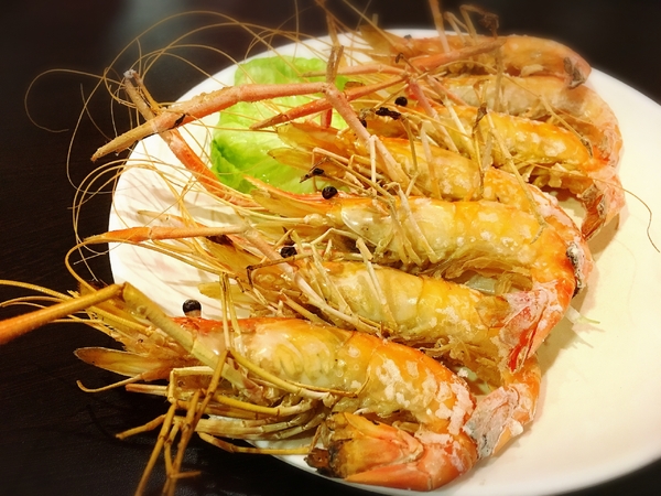 活跳跳活蝦餐廳：【桃園市】活跳跳活蝦餐廳 / 桃園市 / 活蝦料理 / 海鮮餐廳 內附小孩遊樂區、飛鏢機、停車場