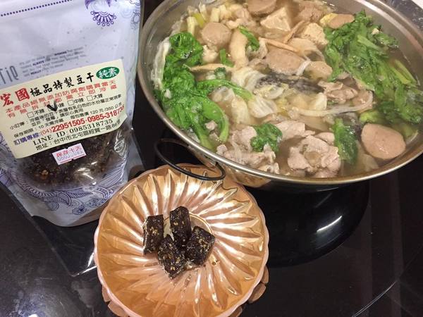 宏國-極品特製豆干：【宅配．宏國極品特製豆乾】♥愛體驗♥ 手工炒豆乾、素肉乾組合，無人工添加物的健康零食，偶而也來素素看《素食可》