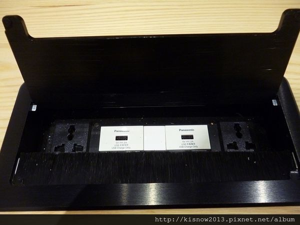 東旅8-室內交誼廳插座.JPG