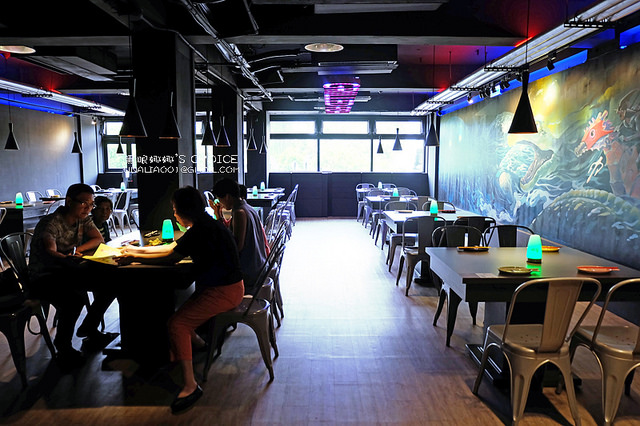 水貨炭火烤魚2F裝潢
