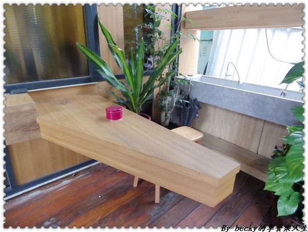 東旅背包客：<宜蘭輕旅行|住宿>礁溪車站/平價溫泉住宿/東旅背包客/青年旅館/礁溪轉運站/東旅 East Hostel