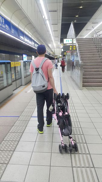 vivi baby迪士尼兒童推車