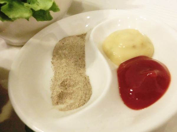 Oyami cafe(板橋店)： 【新北@板橋】 Oyami cafe 板橋美食 / 下午茶 / 義大利麵  / 鬆餅/ WIFI