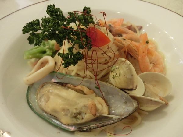 Oyami cafe(板橋店)： 【新北@板橋】 Oyami cafe 板橋美食 / 下午茶 / 義大利麵  / 鬆餅/ WIFI