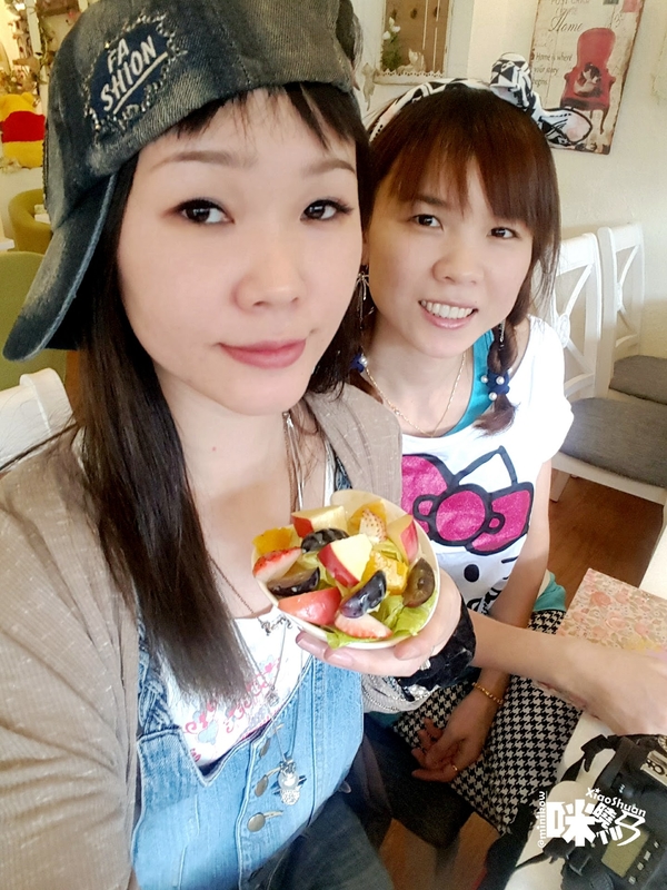 【板橋新埔下午茶】Oyami cafe 義式下午茶 鮮脆水果沙拉.jpg - 【板橋新埔下午茶】Oyami cafe 義式下午茶 姊妹聚餐優選 夢幻法式童話時尚鄉村風 ~ 鬆餅、