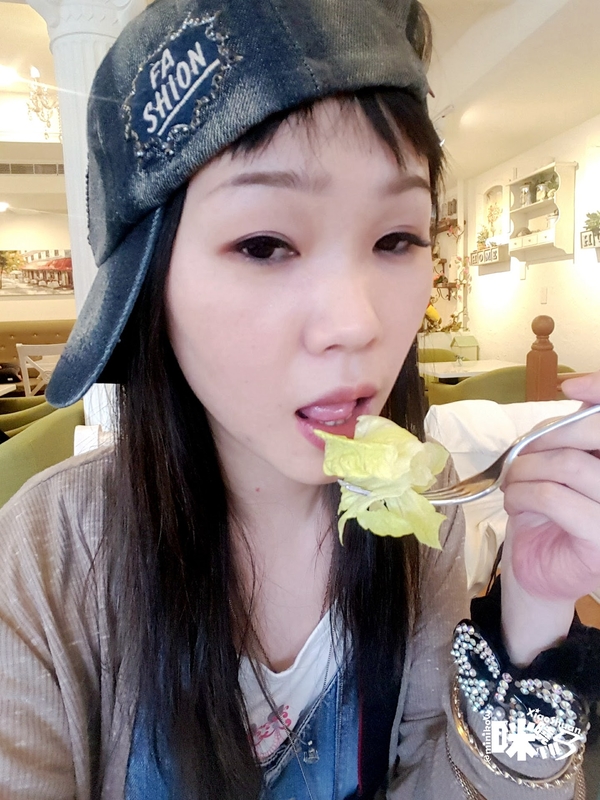 【板橋新埔下午茶】Oyami cafe 義式下午茶 鮮脆水果沙拉.jpg - 【板橋新埔下午茶】Oyami cafe 義式下午茶 姊妹聚餐優選 夢幻法式童話時尚鄉村風 ~ 鬆餅、