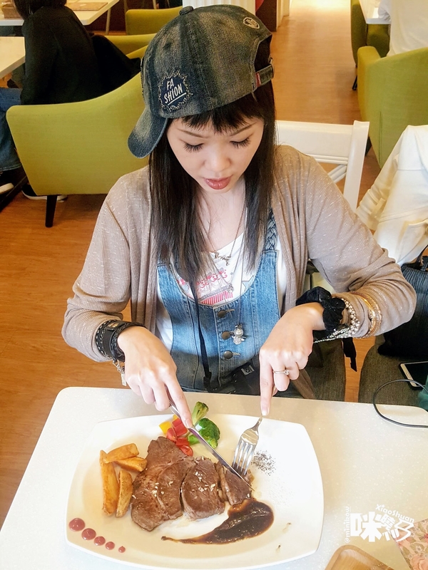 【板橋新埔下午茶】Oyami cafe 義式下午茶 10盎司嫩煎安格斯尊爵牛排套餐.jpg - 【板橋新埔下午茶】Oyami cafe 義式下午茶 姊妹聚餐優選 夢幻法式童話時尚鄉村風 ~ 鬆餅、