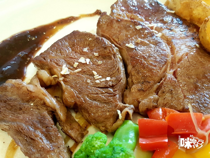 【板橋新埔下午茶】Oyami cafe 義式下午茶 10盎司嫩煎安格斯尊爵牛排套餐.jpg - 【板橋新埔下午茶】Oyami cafe 義式下午茶 姊妹聚餐優選 夢幻法式童話時尚鄉村風 ~ 鬆餅、