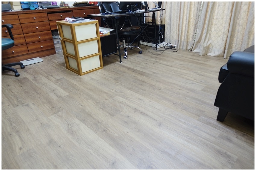 體驗-富銘地板外銷歐洲品牌無甲醛地板個是仿真木紋地板商業空間、居家空間皆可施作鴻海公家機關等大廠愛用地板