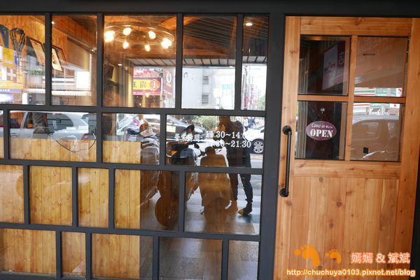 1524809197-220524067_n.jpg?v=1524809667