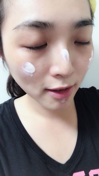 【保養】愛美就要防曬！敏感肌防曬乳推薦。遠離細紋斑點防曬很重要！可當素顏霜的防曬乳。只要擦防曬就有偽素顏效果！–媄皮思 SPF50 醫療級防曬乳