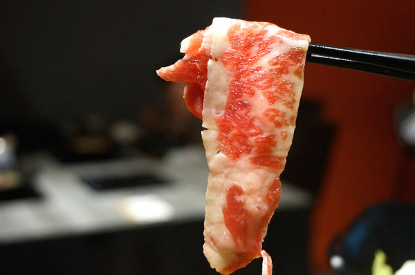 嗑肉石鍋(嗑肉石鍋(昌平店))：台中北屯【嗑肉石鍋昌平店】只要999就能享用雙人豪華海陸雙拼鍋，大口吃肉吃龍蝦好過癮