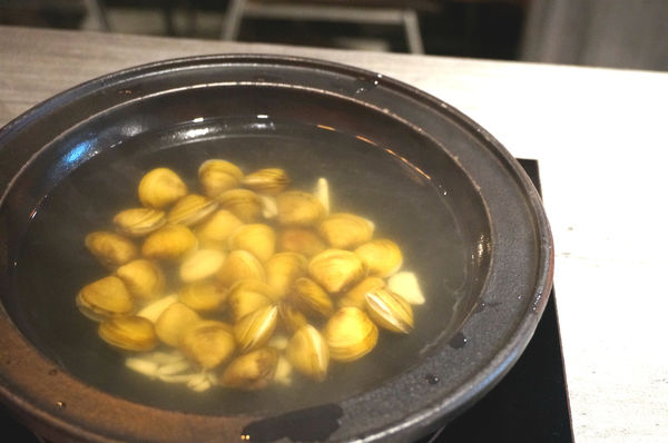 嗑肉石鍋(嗑肉石鍋(昌平店))：台中北屯【嗑肉石鍋昌平店】只要999就能享用雙人豪華海陸雙拼鍋，大口吃肉吃龍蝦好過癮