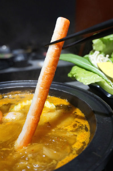 嗑肉石鍋(嗑肉石鍋(昌平店))：台中北屯【嗑肉石鍋昌平店】只要999就能享用雙人豪華海陸雙拼鍋，大口吃肉吃龍蝦好過癮