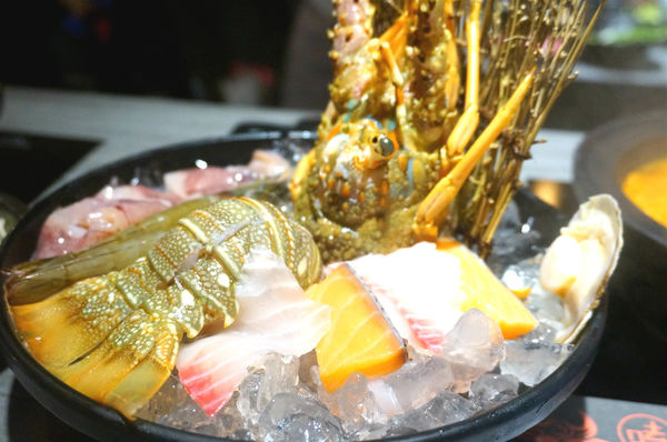 嗑肉石鍋(嗑肉石鍋(昌平店))：台中北屯【嗑肉石鍋昌平店】只要999就能享用雙人豪華海陸雙拼鍋，大口吃肉吃龍蝦好過癮