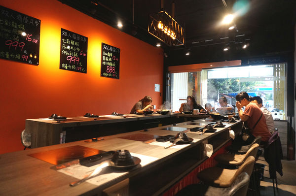 嗑肉石鍋(嗑肉石鍋(昌平店))：台中北屯【嗑肉石鍋昌平店】只要999就能享用雙人豪華海陸雙拼鍋，大口吃肉吃龍蝦好過癮