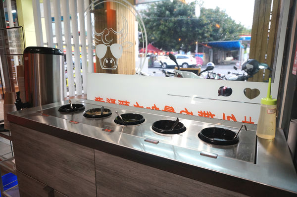 嗑肉石鍋(嗑肉石鍋(昌平店))：台中北屯【嗑肉石鍋昌平店】只要999就能享用雙人豪華海陸雙拼鍋，大口吃肉吃龍蝦好過癮