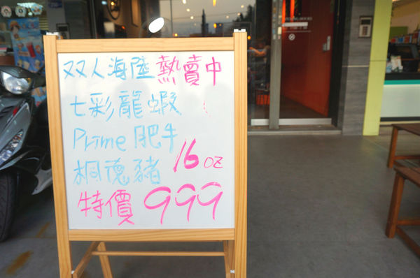 嗑肉石鍋(嗑肉石鍋(昌平店))：台中北屯【嗑肉石鍋昌平店】只要999就能享用雙人豪華海陸雙拼鍋，大口吃肉吃龍蝦好過癮