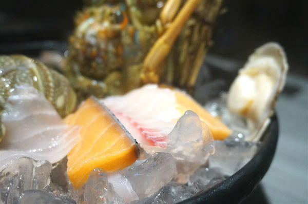 嗑肉石鍋(嗑肉石鍋(昌平店))：台中北屯【嗑肉石鍋昌平店】只要999就能享用雙人豪華海陸雙拼鍋，大口吃肉吃龍蝦好過癮