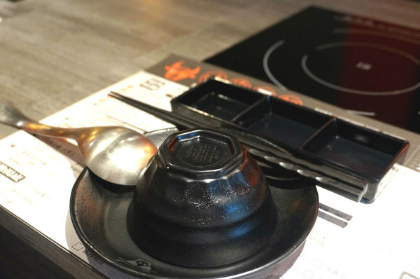 嗑肉石鍋(嗑肉石鍋(昌平店))：台中北屯【嗑肉石鍋昌平店】只要999就能享用雙人豪華海陸雙拼鍋，大口吃肉吃龍蝦好過癮