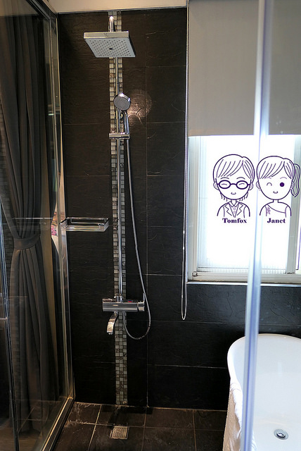 68 波卡拉渡假會館 時尚豪華四人套房 花灑與蓮蓬頭