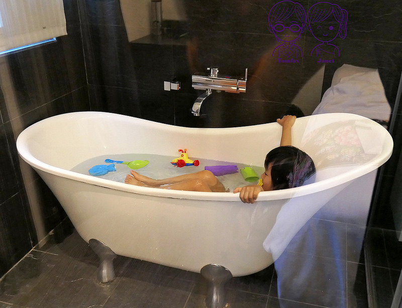 67 波卡拉渡假會館 時尚豪華四人套房 泡澡