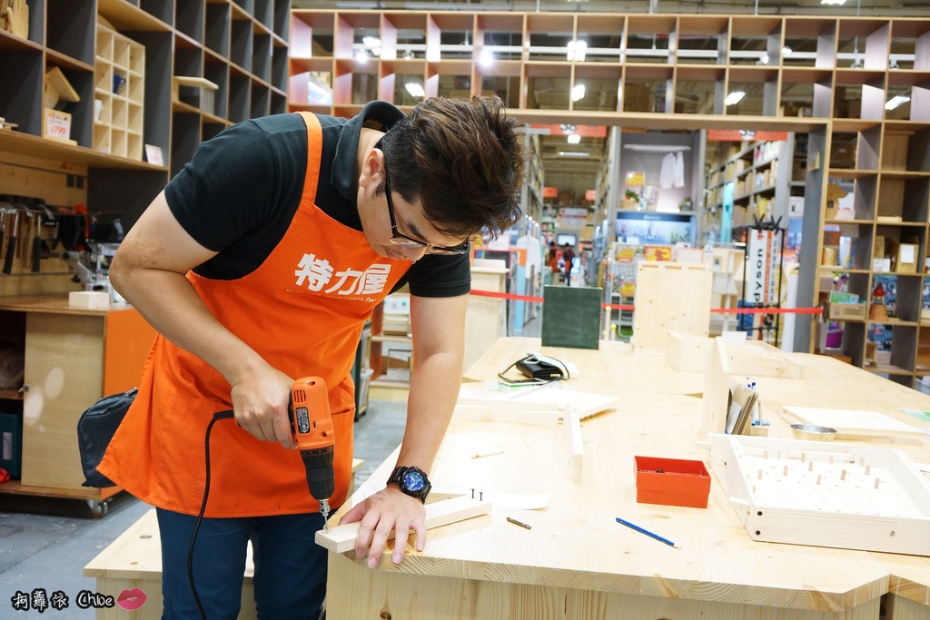 特力屋手創空間 木工手作教學 親子DIY彈珠檯20.JPG