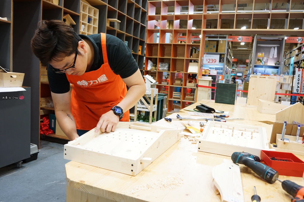 特力屋手創空間 木工手作教學 親子DIY彈珠檯37.JPG