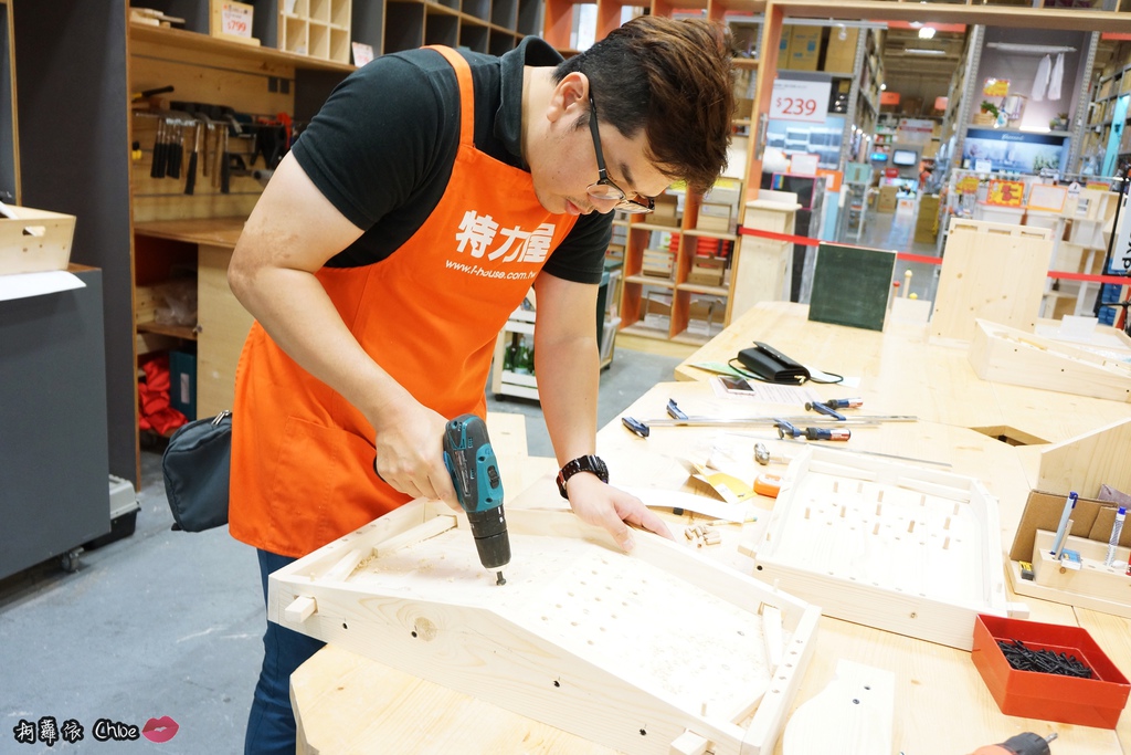 特力屋手創空間 木工手作教學 親子DIY彈珠檯35.JPG